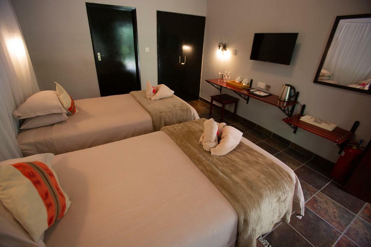 Island Safari Lodge Маун Экстерьер фото