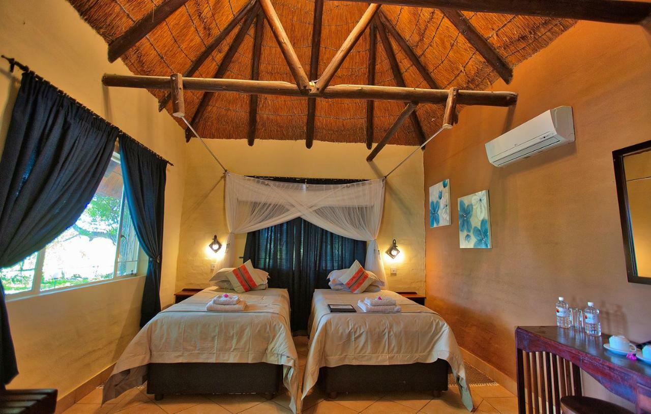 Island Safari Lodge Маун Экстерьер фото