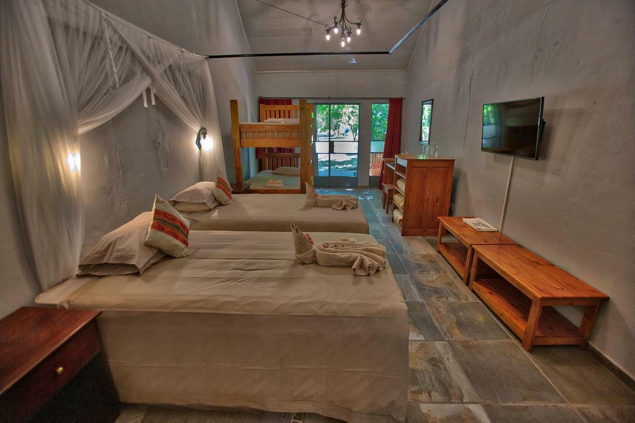 Island Safari Lodge Маун Экстерьер фото